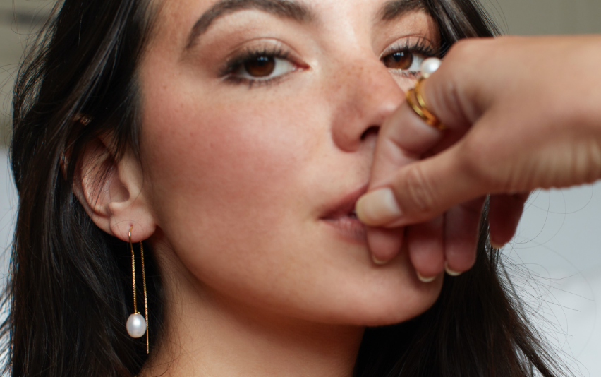 JEWELLERY TRENDS WINTER 2022: PEARL DROP EARRINGS