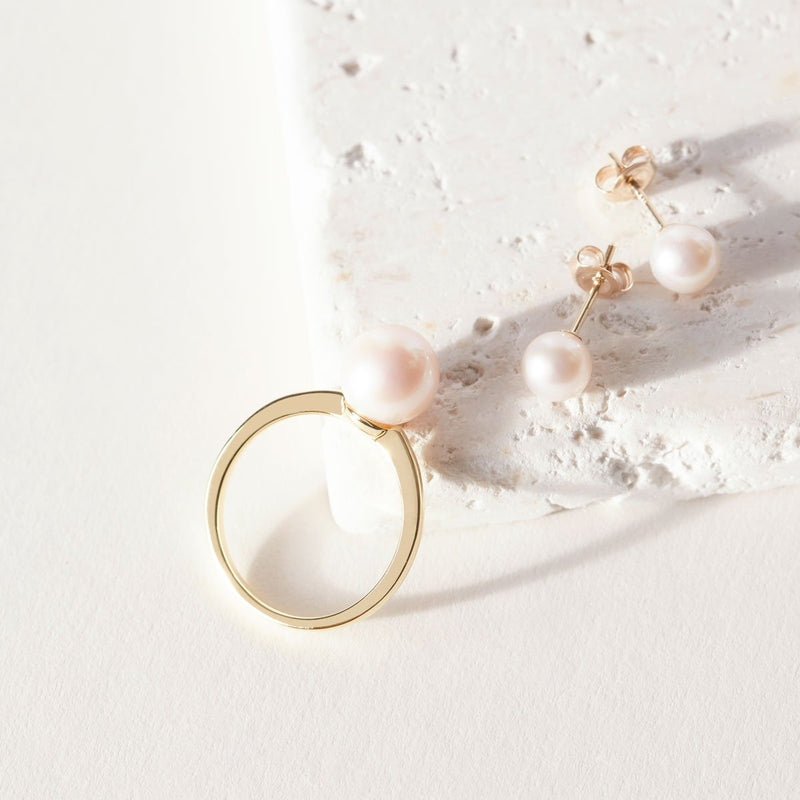 The Minimalist Pearl set in Yellow Gold