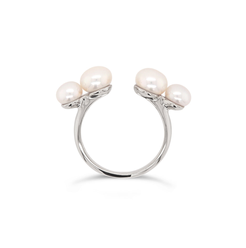 Two pearl outlet ring